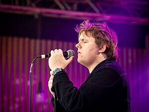 Lewis Capaldi-8214
