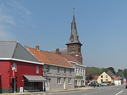 Munkzwalm, de parochiekerk Sint Mattheus oeg45198 plaatsen foto1 2013-05-07 13.23.jpg