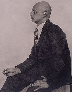 Oskar Schlemmer by Hugo Erfurth, 1920.jpg