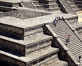 Plaza de la Pirámide de la Luna - Teotihuacan, México