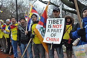 Students for a Free Tibet Protesters marched to Lafayette Park from the Chinese Embassy in D.C. 自由西藏學生運動抗議者於美國華府從中國大使館遊行至拉法葉公園