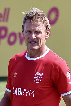 Teddy Sheringham - 53492983124 (original).jpg
