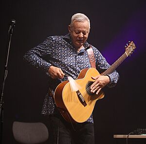 2024-09-18 Concert of Tommy Emmanuel and Mike Dawes at UdK Berlin Konzertsaal (Martin Rulsch) 163