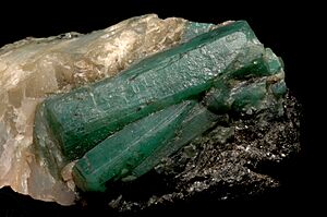 Béryl var. émeraude sur quartz (Carnaiba Mine Bahia - Brésil)