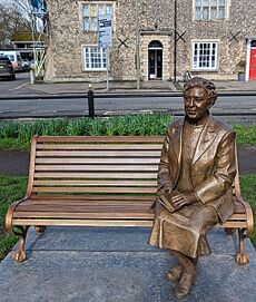 Bronze statue of Agatha Christie at Wallingford
