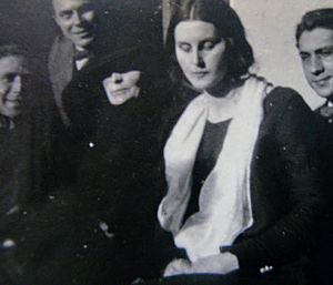 Elisa Maria Boglino in Palermo approx. 1930 with her mother to the left and husband to the right