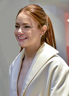Emma Stone after Kinds of Kindness press conference at 2024 Cannes Film Festival 3 (cropped 2)