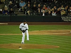 Felix Hernandez pitching-1