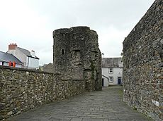 Gaol wall and Old Police Station - geograph.org.uk - 1171641