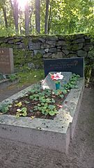 Helene Schjerfbeck grave in Hietaniemi Cemetery 3
