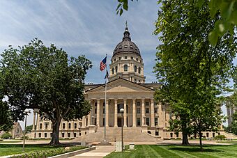 Kansas State Capitol in summer 2024.jpg
