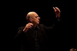 Leon Botstein conducting.jpg
