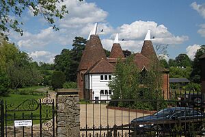 Manor Oast and Greenside Oast, Sheldon Court, Ditton, Kent - geograph.org.uk - 1314809