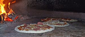 Pizza im Pizzaofen von Maurizio