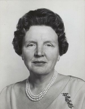 Queen Juliana of the Netherlands, 1961 studio portrait (by Max Koot) – Nationaal Archief