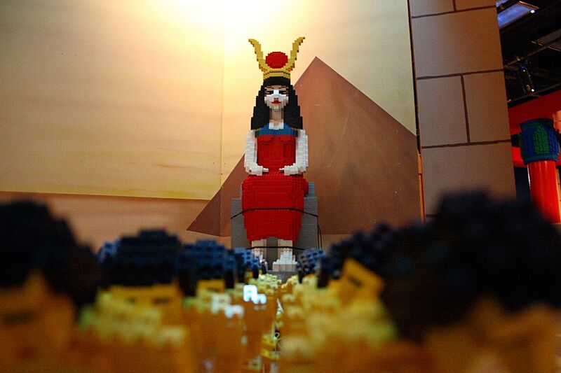 Queen and slaves (506377711)
