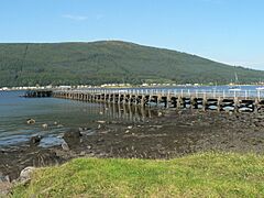 Sandbank, long jetty - geograph.org.uk - 922930