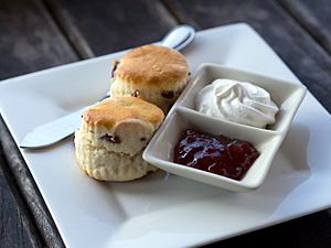 Scones cream jam