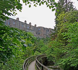 Skipton Castle (27491996036)