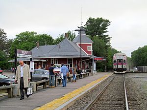 Southbound train leaving Walpole station, May 2017