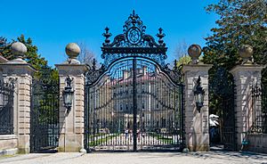 The Breakers, gate