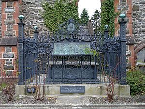 Tomb of Robert Owen (1771-1858) - geograph.org.uk - 661997