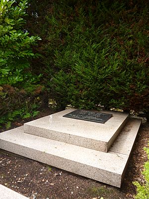 Tombe d'Hergé Friedhof Uccle Bruxelles