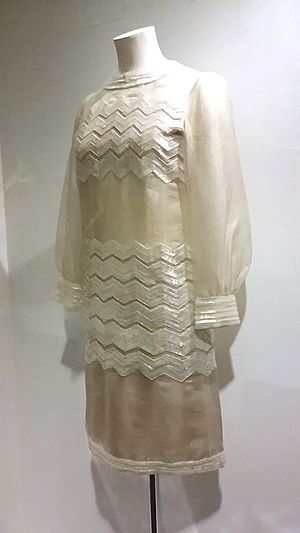 Yves Saint Laurent cocktail dress, around 1965. White gauze with sequin and bead embroidery