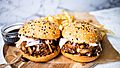 15-minutes-easy-vegan-BBQ-Pulled-Jackfruit-burgers -37