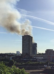 20170614-grenfell-tower-inferno-smouldering-cropped