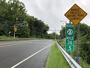 2018-07-26 08 09 30 View north along New Jersey State Route 23 at Scenic Lake Road in Hardyston Township, Sussex County, New Jersey