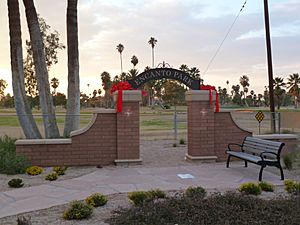 Central Phoenix, AZ, View NW, Encanto Park Entrada, December 20, 2011 - panoramio.jpg