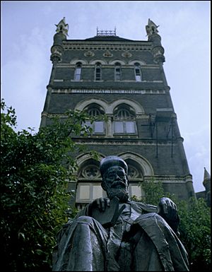 Dadabhai Naoroji statue, near Flora Fountain, Mumbai
