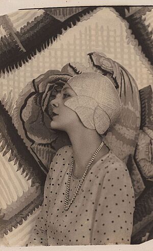 Doris Zinkeison by Harold Cazneaux 3