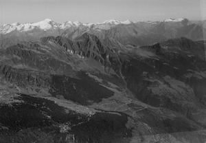ETH-BIB-Valle Leventina, Blick Ostsüdosten Rheinwaldhorn-LBS H1-027314