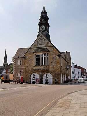 Evesham Town Hall, Vine Street, Market Place (geograph 5439479)