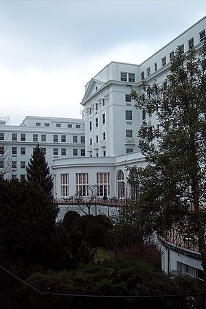Greenbrier-Outside