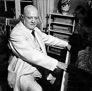 Jean-Sibelius-at-the-piano