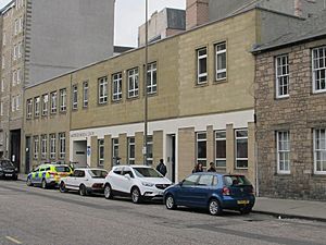 Mackenzie Medical Centre, University of Edinburgh General Practice (geograph 5547743).jpg