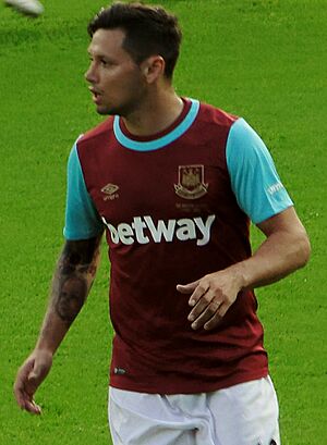 Mauro Zárate with West Ham in July 2015 (cropped).jpg