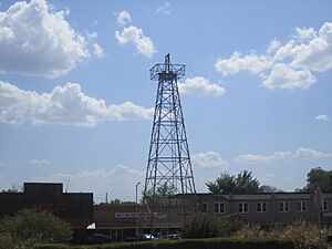 Oil derrick replica, Gladewater, TX IMG 4924