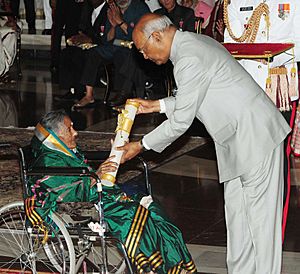 The President, Shri Ram Nath Kovind presenting the Padma Shri Award to Dr. (Smt.) Sulagitti Narasamma, at the Civil Investiture Ceremony, at Rashtrapati Bhavan, in New Delhi on March 20, 2018