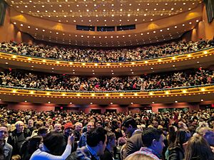 Trevor Noah 2019-02-01 - Aronoff Center crowd (46151350875)
