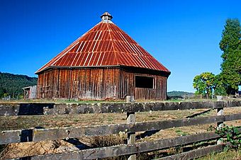 Weathered Barn (Douglas County, Oregon scenic images) (douDA0077a).jpg