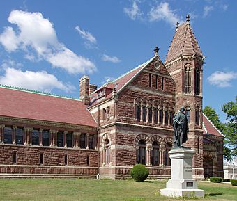 Woburn, Massachusetts, Library with statue of Benjamin Thompson.JPG