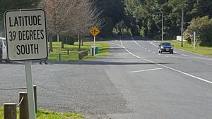 39 degrees south sign in Owhango, looking north, September 2019