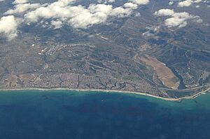 Airplane Window View 9 2013-04-01 (cropped)
