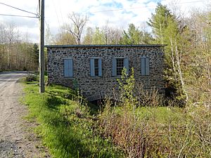 Annexe de l'Ancienne-Centrale-Hydroélectrique-de-Saint-Narcisse 04.JPG