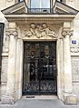 Door 10 rue de Sèvres, Paris (fixed angles)