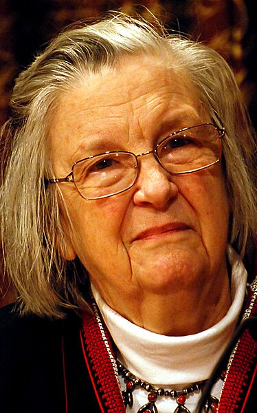 Elinor Ostrom close-up (cropped)
